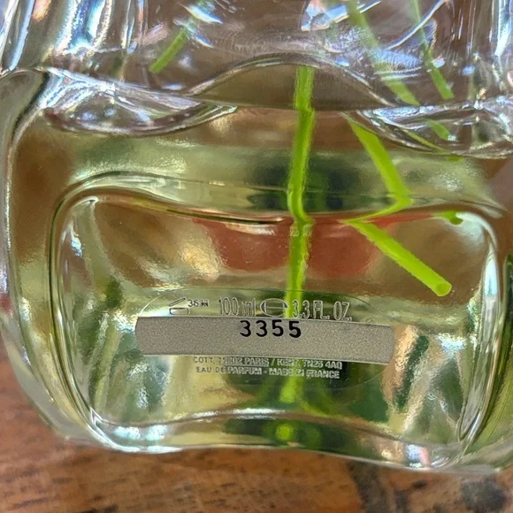 Marc Jacobs Daisy Wild Perfume with Green, Pink, and White Floral Cap - Picture 3 of 3